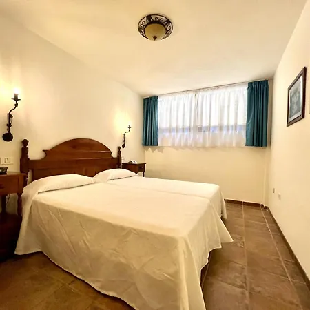 Apto. Con Gran Terraza Con Vista Al Mar Y Piscina *