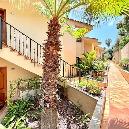 Apto. Con Gran Terraza Con Vista Al Mar Y Piscina
